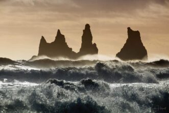 Die Trolle bei Vik auf Island - Reinisdrangar
