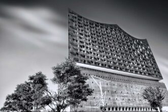 Hamburg: Elbphilharmonie in Schwarz-Weiß