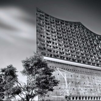 Hamburg: Elbphilharmonie in Schwarz-Weiß