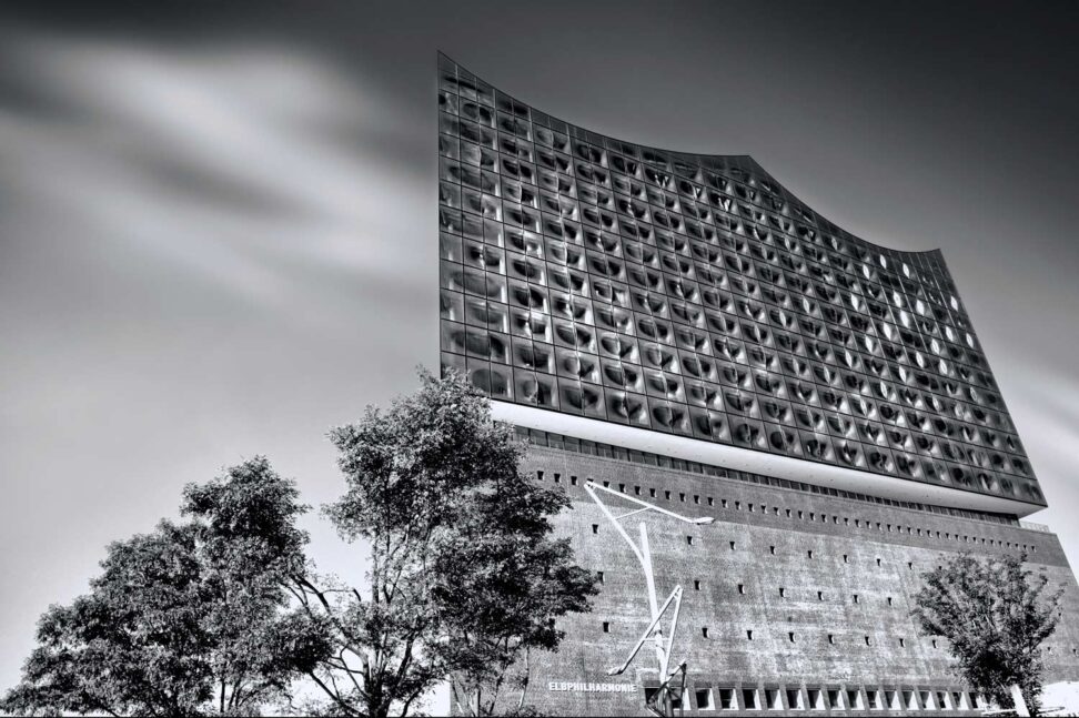 Hamburg: Elbphilharmonie in Schwarz-Weiß