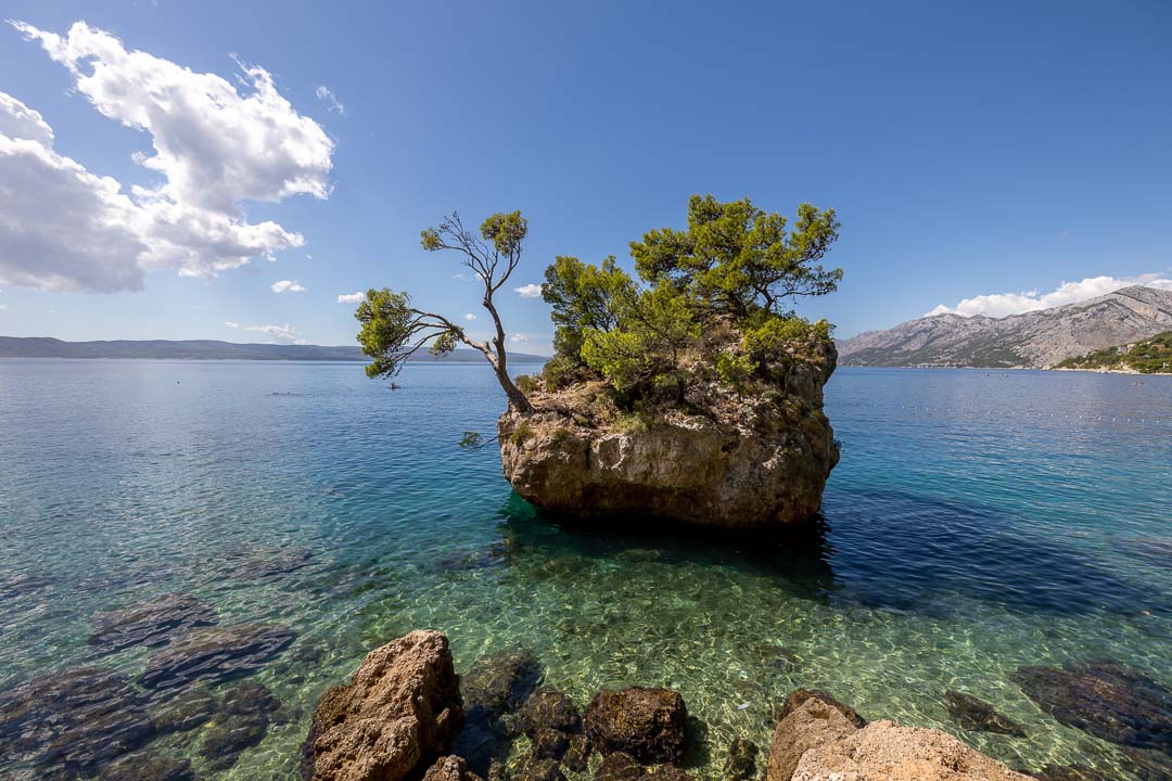 Das Wahrzeichen von Brela in Dalmatien: Der Fels am Traumstrand