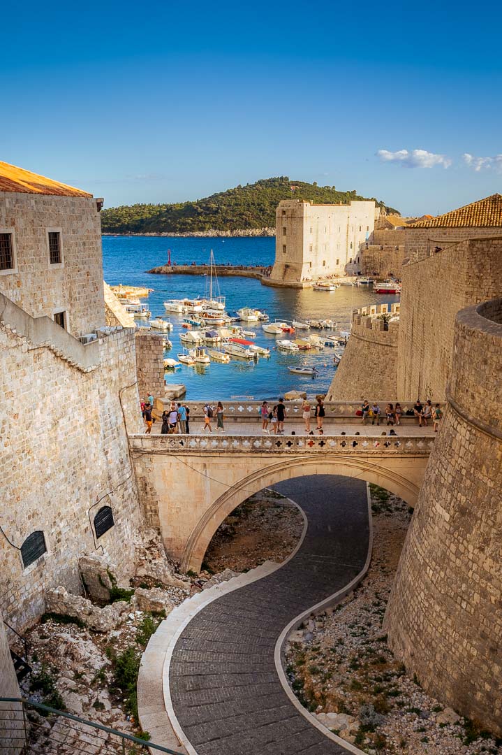 Alte Stadtmauer von Dubrovnik in Kroatien.