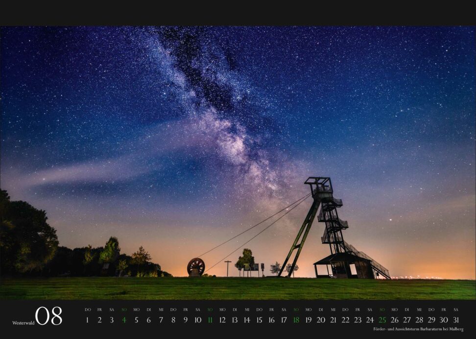Kalenderblatt August: Sternenhimmel mit Milchstraße über Barbaraturm
