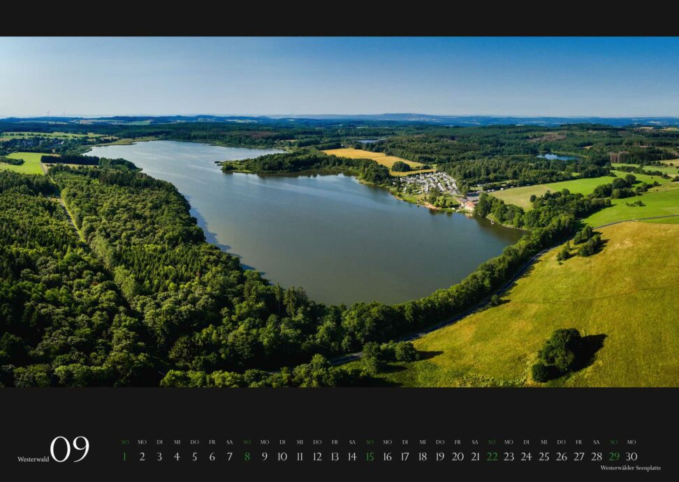 Kalenderblatt September: Luftaufnahme der Westerwälder Seenplatte