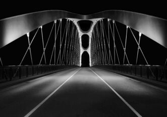 Osthafenbrücke Frankfurtschwarz-weiß Architektur