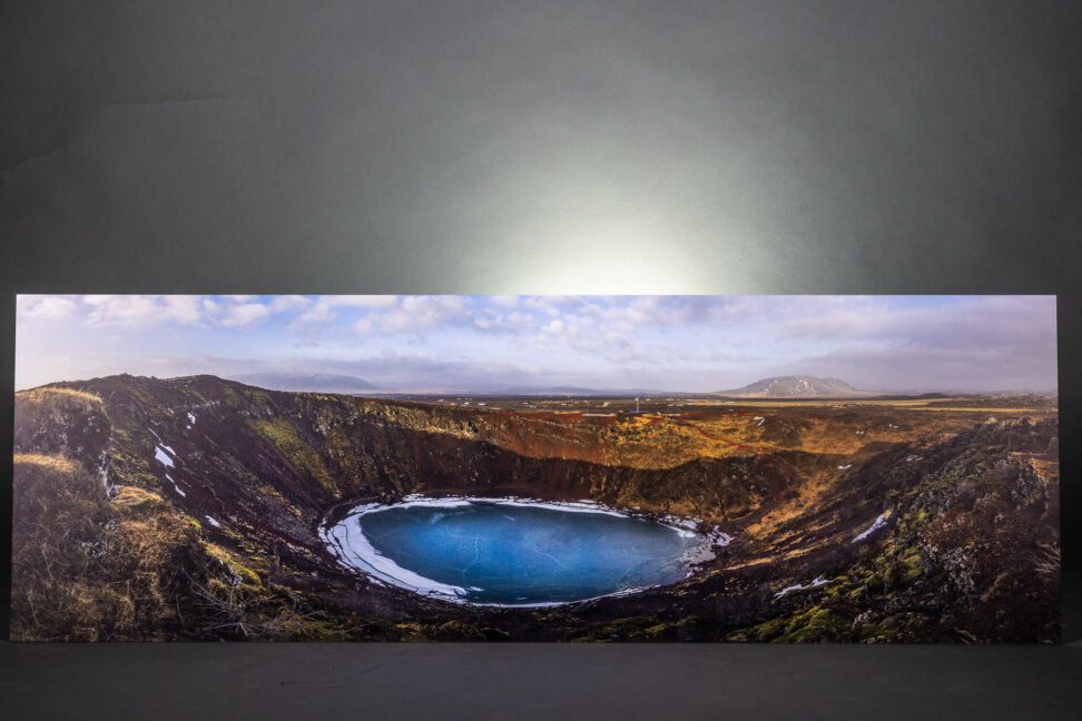 Wandbild Island Krater Kerid gedruckt auf Alu Verbundplatte - Sonderangebot