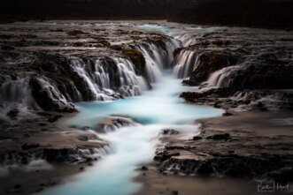 Landschaftsfotografin Britta Hilpert zeigt den Wasserfall Bruarfoss in Island.