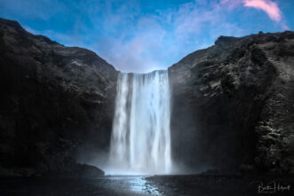 Der mächtige Skogafoss in Island