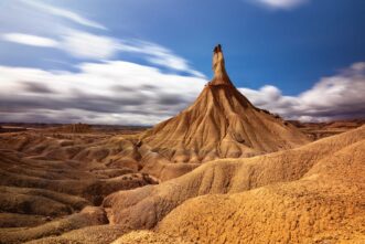 Landschaftsfotografie im Norden Spaniens: Bardena Reales, eine Halbwüste mit seinem Wahrzeichen Castil de Tierra.
