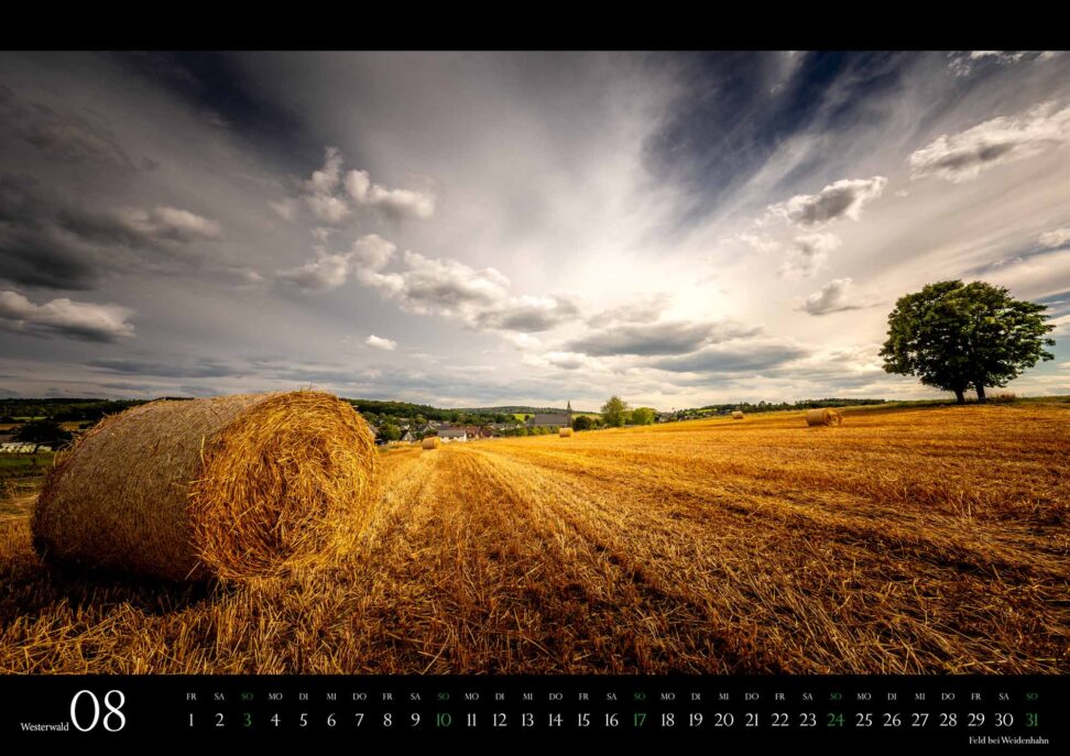 August Monatsblatt des Wandkalenders Westerwald 2025: Feld bei Weidenhahn