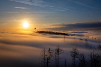 Köppel über Nebelmeer im Westerwald