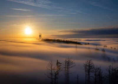 Köppel über Nebelmeer im Westerwald