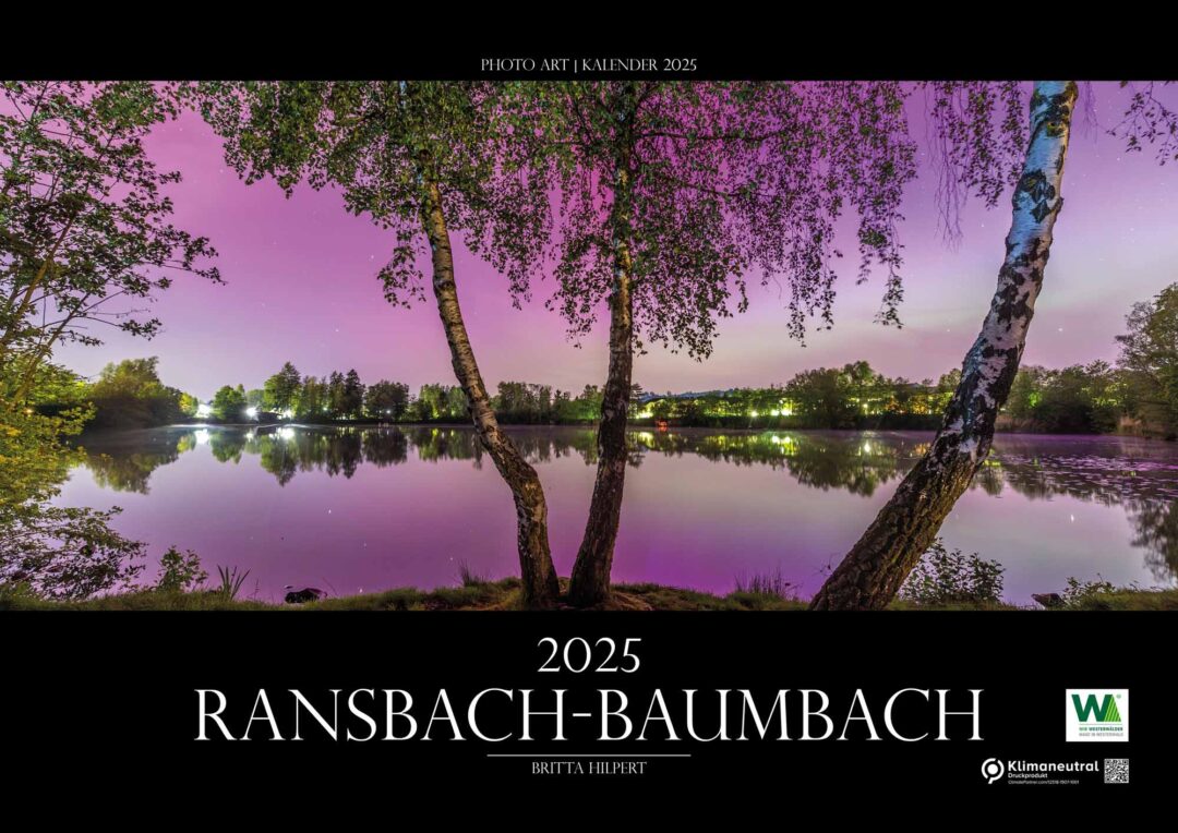 Titelseite des Wandkalenders Ransbach-Baumbach 2025: Polarlicht am Erlenhofsee