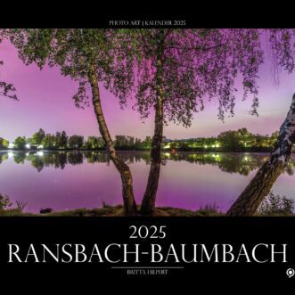 Titelseite des Wandkalenders Ransbach-Baumbach 2025: Polarlicht am Erlenhofsee