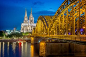 Kölner Dom mit Hohenzollernbrücke