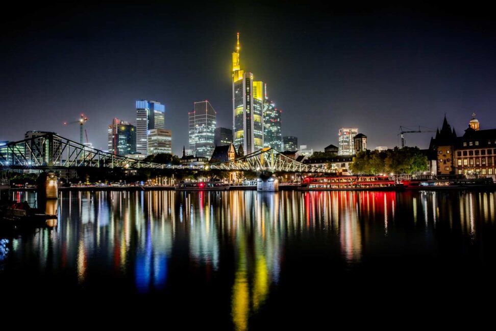 Frankfurt: Skyline bei Nacht