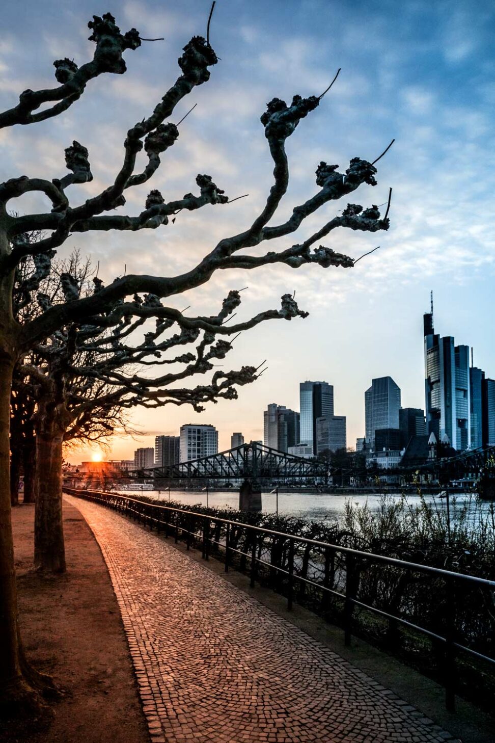 Frankfurt: Skyline bei Sonnenuntergang