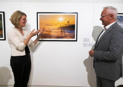 Landschaftsfotografin Britta Hilpert Im Gespräch mit Landrat Achim Hallerbach