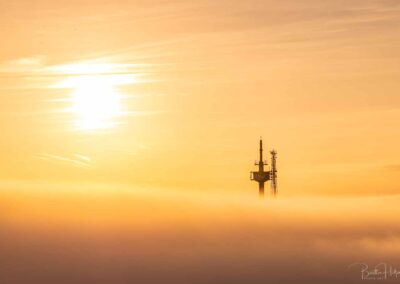 Alarmstange im Nebelmeer des Westerwalds